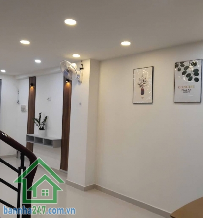 CHỈ 4.8 TỶ – NHÀ ĐẸP 3 TẦNG – TÂN PHÚ GIÁP Q11 – 4PN, 3WC Nhà mới đẹp, dọn vào ở ngay. Diện tích: 38m², kết cấu 3 tầng BTCT chắc chắn. Công năng đầy đủ: 4PN - 3WC
