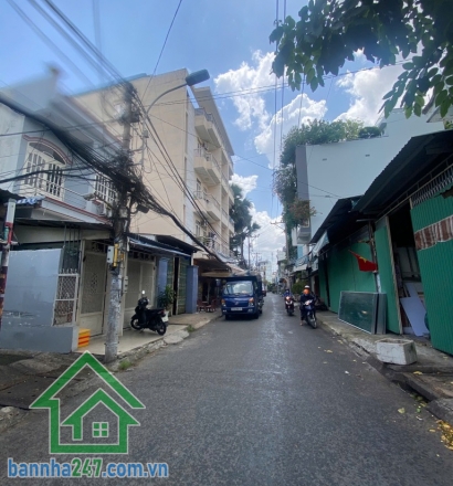 HIẾM – NHỈNH 4 TỶ – KHU VIP PHÚ THỌ HOÀ, TÂN PHÚ – ĐẤT ĐẸP 45M² – HẺM XE HƠI 5M.  Hiện trạng: Nhà đã tháo dỡ thành đất trống, tiện xây dựng mới theo ý thích.