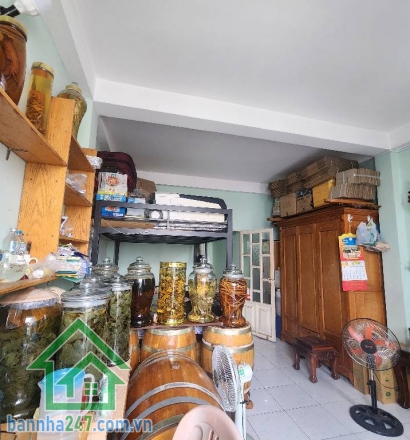 CHỈ 5, 06 TỶ - NHÀ ĐẸP 5 TẦNG – HẺM 3.5M THÔNG – 100M RA TÂN KỲ TÂN QUÝ – DTSD 153M2 Diện tích sổ: 38.2m2 (3.9 x 9.8m), diện tích sử dụng 153m2. Kết cấu:  5 tầng, 3 phòng ngủ, 3 WC, phòng thờ, kho chứa, sân thượng thoáng mát, có sẵn nội thất. 