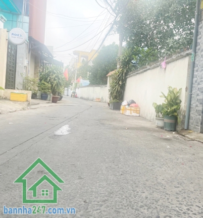 CHỈ 5 TỶ - SIÊU VỊ TRÍ – NHÀ 2 TẦNG – HẺM 5M XE HƠI – TÂN QUÝ, TÂN PHÚ Diện tích 45m² (4.05 x 12.5m). Thiết kế hiện đại: 1 trệt, 1 lửng, gác suốt – gồm 2PN, 2WC. 