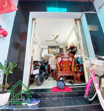 CHỈ 5 TỶ – NHÀ 4 TẦNG BTCT – HẺM 3 GÁC – LÊ TRỌNG TẤN – 4PN RỘNG – 5WC Kết cấu: 1 trệt 3 lầu + sân thượng – 4 phòng ngủ rộng – 5 WC – bếp – phòng khách – sân phơi riêng biệt 