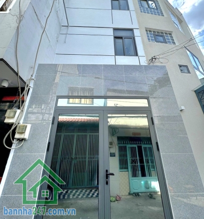 CHỈ 3 TỶ – NHÀ MỚI 3 TẦNG - DT: 18M2 – Ô TÔ ĐỖ CỬA – NGAY LUỸ BÁN BÍCH – TÔ HIỆU – HOÀ BÌNH - 2PN - 3WC * Kết cấu: 1 trệt 2 lầu, 2PN, 3 WC, nhà mới tinh, chỉ việc xách va li vào ở.