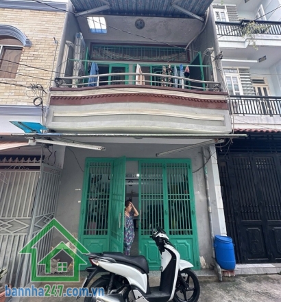 BÁN NHÀ LÊ VĂN QUỚI – GIÁ 4,15 TỶ – HẺM XE HƠI – 2 TẦNG ĐẸP Ở NGAY * Diện tích: 36m2 (4 x 9m). * Kết cấu: 1 trệt 1 lầu, 2PN, 2WC. * Hẻm xe hơi 5m, thuận tiện di chuyển. 