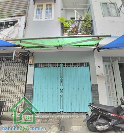 CHỈ 3,95 TỶ - NHÀ ĐẸP – HẺM XE HƠI – DT: 28m² (3x9) – 3 tầng BTCT - 3PN – 2WC DT: 28m² (3x9) – 3 tầng BTCT kiên cố.  Công năng: 3PN – 2WC, đầy đủ tiện nghi.