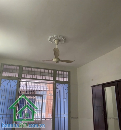 CHỈ 4.3 TỶ (TL) – NHÀ 1 LẦU TRƯỜNG CHINH – TÂN SƠN NHÌ – TÂN PHÚ – ĐANG CHO THUÊ 7TR/THÁNG Diện tích: 4m x 12m – DTCN 47m² Kết cấu: 1 trệt, 1 lầu, xây chắc chắn. 