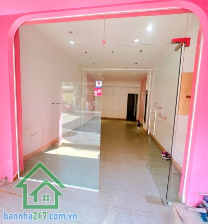 CHỈ 12 TỶ - MTKD ĐƯỜNG RỘNG 20M - TRUNG TÂM TÂN PHÚ – GẦN TÂN SƠN NHÌ – GIÁP BÀU CÁT - DT: 71M² - 2PN - 2WC * Diện tích: 4 x 18m * Kết cấu: 1 trệt 1 lầu * Phòng khách, 2 PN - 2WC