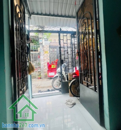 CHỈ 2,99 TỶ - NHÀ HẺM 5M – XE TẢI VÀO TỚI NHÀ – TÂY THẠNH TÂN PHÚ.  DT: 20m² (3 x 10) – 2 tầng – 2PN – 2WC  Căn góc, thoáng mát, sổ vuông đẹp. Phù hợp gia đình trẻ mới cưới. 