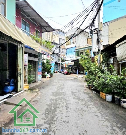 CHỈ 2,4 TỶ – SIÊU PHẨM TÂN BÌNH – 3 TẦNG – NỞ HẬU – HẺM XE HƠI 4M – 2PN – 2WC * Hẻm xe hơi 4 chỗ, không lộ giới * Kết cấu: trệt – lửng – lầu, 2PN – 2WC * DT 13m² (3,3 × 3,8m), nở hậu tài lộc.