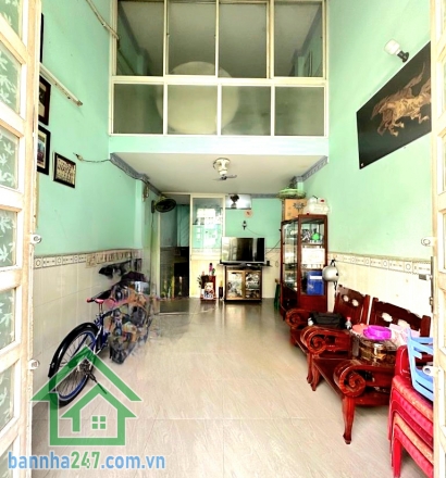 CHỈ 3,25 TỶ TL – PHÚ THỌ HÒA – TÂN PHÚ - NGAY CHỢ VẢI – 26M² – 3 TẦNG – HẺM ĐẸP – 2PN – 2WC Kết cấu: • 1 trệt – 1 lửng – 1 lầu • 2PN – 2WC – phòng thờ – phòng khách