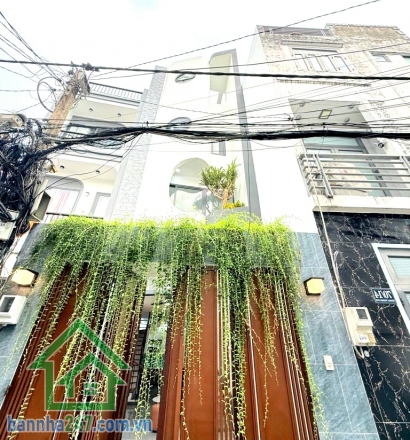 CHỈ 6,7 TỶ - NGAY TRUNG TÂM TÂN PHÚ – TÂN SƠN NHÌ – NHÀ MỚI Ở NGAY - 4 TẦNG – FULL NỘI THẤT – GẦN AEON MALL – 4PN – 3WC Diện tích: 56m² Kết cấu: 1 trệt – 2 lầu – sân thượng trước sau. Công năng: 4PN – 3WC – phòng khách – bếp