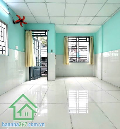CHỈ 6,5 TỶ – CHIA TÀI SẢN – NHÀ 2 TẦNG MẶT TIỀN ĐƯỜNG NHỰA 5M – TRUNG TÂM TÂN BÌNH – 75M² – 4PN, 3WC – GIÁP QUẬN 10 * Kết cấu: 1 trệt, 1 lầu, sân thượng.