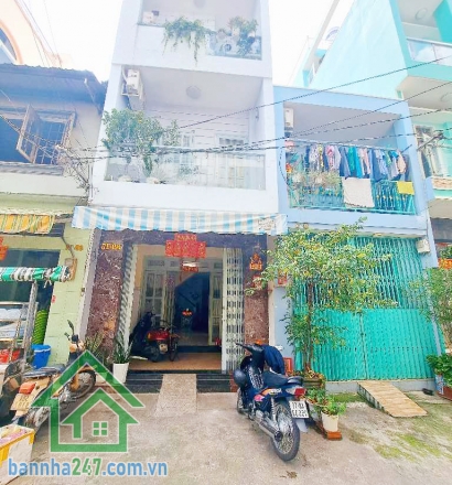 KHU ĐẦM SEN - THÁI PHIÊN - Q11 - 50M² - 3 TẦNG - HẺM 6M THÔNG - CHỈ 10.8 TỶ DT: 3.6 x 14m, nhà kiên cố 3 tầng, 3PN, 3WC, sân thượng rộng. Hẻm 6m thông, cách mặt tiền vài bước.