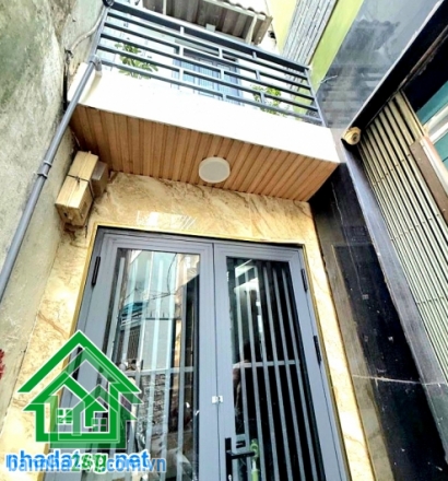 CHỈ 4,58 TỶ – KHU HIẾM NHÀ VƯỜN LÀI, QUẬN 10 – 3 TẦNG – NỞ HẬU - 2PN – 3WC Căn nhà trung tâm Quận 10 – nhỏ xinh nhưng “cực có giá trị”! Diện tích: 22m² (2.8 × 6) Nở Hậu 4,7m Mob 0933144037