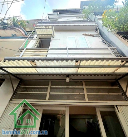 CHỈ 4,7 TỶ – HÒA HƯNG, QUẬN 10 – 4 TẦNG BTCT – 3PN  Nhà trung tâm – giá tốt – ở ngay, di chuyển cực tiện! Diện tích: 20,5m² Kết cấu: 4 tầng BTCT (trệt + 2 lầu + St) Mob 0933144037 