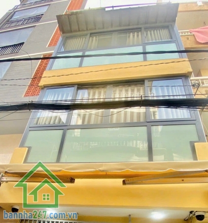 CHỈ 4,35 TỶ – NHÀ MỚI FULL NỘI THẤT – PHỐ ẨM THỰC HỒ THỊ KỶ – HẺM 6M THÔNG – 3 TẦNG NỞ HẬU- 2PN, 3WC DT thực tế: hơn 20m² (nở hậu, đẹp phong thủy)  Kết cấu: Kết cấu:  1 trệt 2 lầu – 2PN, 3WC, tầng 2 trở lên có đưa thêm 0.7m.