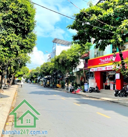 CHỈ 5,3 TỶ – MTKD THOẠI NGỌC HẦU – THẠCH LAM – SỔ NỞ HẬU ĐẸP - 2 TẦNG. DT: 54m² - CHÍNH CHỦ 30 NĂM.  Nhà 1 trệt 1 lầu, hiện trạng cũ – xác định bán đất, tiện xây mới.
