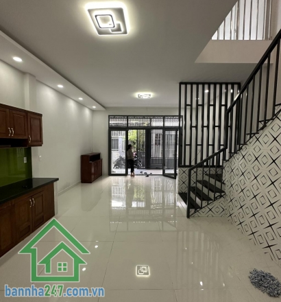 CHỈ 5,6 TỶ - NHÀ MỚI ĐẸP – NGAY KÊNH TÂN HÓA – CHỈ VÀI BƯỚC SANG BÀU CÁT TÂN BÌNH * Diện tích 70m2 (5 x 13m, nở hậu 5.8m tài lộc). * Kết cấu 1 trệt 1 lầu, 3PN, 3WC, có phòng ngủ dưới trệt.