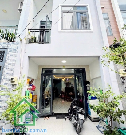 CHỈ 4,15 TỶ – NHÀ ĐẸP 2 TẦNG – HẺM THÔNG 3.5M – NGAY MÃ LÒ – LÊ VĂN QUỚI – GIÁP TÂN PHÚ  Vị trí cực đẹp: Hẻm thông 3.5m, khu dân cư an ninh, dân trí cao, cách Mã Lò – Lê Văn Quới vài bước chân, giáp Tân Phú, tiện ích xung quanh đầy đủ: chợ, trường học, ng
