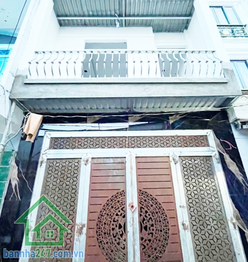 CHỈ HƠN 3 TỶ – NHÀ 2 TẦNG – HẺM XE HƠI TỚI CỬA Ngay Chiến Lược – Tân Hoà Đông – Bình Tân – Sát AEON Mall DT: 36m² (4x9m) – Nhà mới xây 100% Kết cấu: 1 trệt 1 lầu. 2PN, 2WC