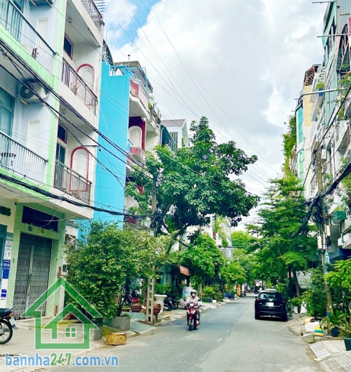 16.5 TỶ – MẶT TIỀN ĐƯỜNG 12M – KHU VIP BÀU CÁT, TÂN BÌNH -  5PN  - 4WC   DT: 71m² (4x18m), ngang đẹp chuẩn phong thủy. Kết cấu 4 tầng: trệt, 2 lầu, sân thượng.