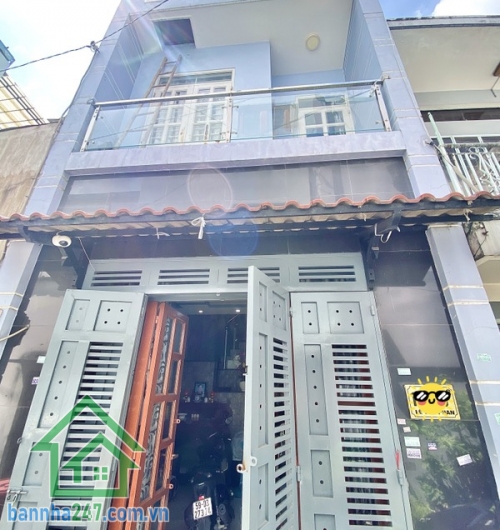 CHỈ 4.65 TỶ – NHÀ CHÍNH CHỦ LÂU NĂM – GẦN CHỢ VẢI TÂN PHÚ – 2 TẦNG BTCT – 40M² Diện tích: 40m² (4 x 10m), sổ vuông A4 đẹp. Kết cấu: 1 trệt 1 lầu, BTCT kiên cố