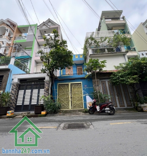 MTKD ĐƯỜNG NHỰA 10M – NHÀ 2 TẦNG BTCT – BÌNH TRỊ ĐÔNG, BÌNH TÂN – DT 68M2 (4x17) – 2PN, 2WC Kết cấu: 1 trệt 1 lầu kiên cố, sàn bê tông cốt thép, 2PN, 2WC. giáp Tân Phú và Quận 6, gần chợ, siêu thị, trường học, nhà thờ. Đường nhựa trước nhà 10m