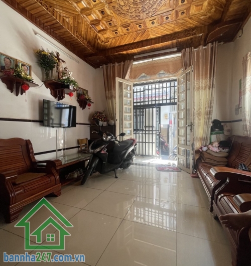 CHỈ 4.8 TỶ – LÔ GÓC 2 MẶT THOÁNG – NHÀ ĐẸP ỐP GỖ – TÂY THẠNH, TÂN PHÚ.  Diện tích: 40m² (4 x 10m), sổ hồng vuông vức. Kết cấu: 1 trệt 2 lầu – 3PN – 2WC, nhà mới 100%