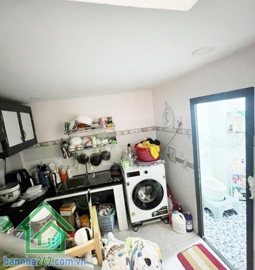 CHỈ 4,6 TỶ - NHÀ ĐẸP – 36.5m²  - 3 TẦNG – HẺM XE HƠI – ĐƯỜNG TÂN THÀNH, TÂN PHÚ - 3PN – 3WC   Diện tích: 36.5m² (4.3 x 8.5m), sổ hồng riêng, vuông vức. Kết cấu: 1 trệt, 1 lửng, 1 lầu, 3 PN, 3WC. Nhà đã sửa mới, dọn vào ở ngay.