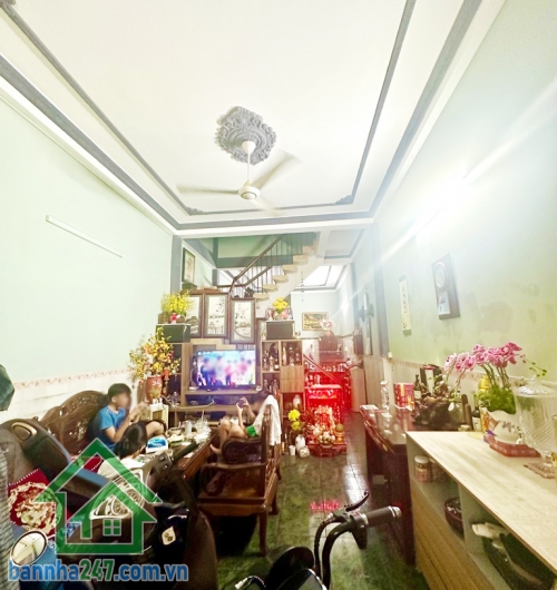 16.5 TỶ – MẶT TIỀN ĐƯỜNG 12M – KHU VIP BÀU CÁT, TÂN BÌNH -  5PN  - 4WC   DT: 71m² (4x18m), ngang đẹp chuẩn phong thủy. Kết cấu 4 tầng: trệt, 2 lầu, sân thượng.