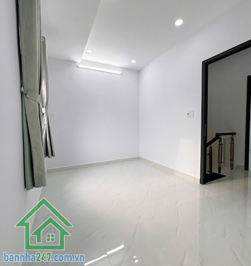 NHỈNH 4 TỶ - SIÊU PHẨM LÔ GÓC – NHÀ MỚI 2 TẦNG – HẺM 6M – 48M2 – GIÁ CHỈ NHỈNH 4 TỶ Diện tích: 4 x 12m, kết cấu 1 trệt 1 lầu, gồm 2PN, 2 WC. Nhà mới xây, thiết kế đẹp hiện đại. 