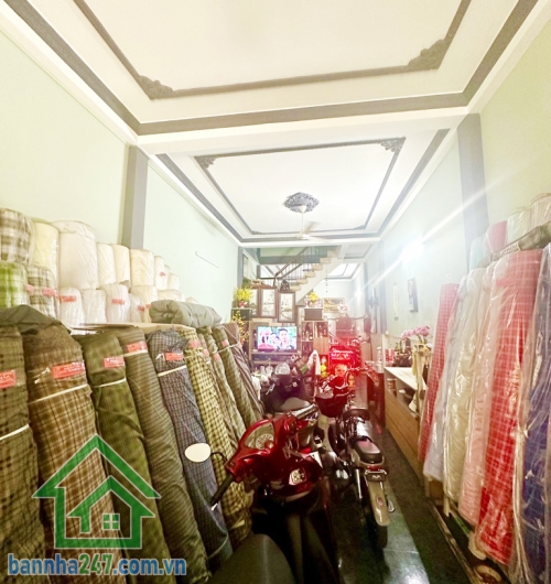 16.5 TỶ – MẶT TIỀN ĐƯỜNG 12M – KHU VIP BÀU CÁT, TÂN BÌNH -  5PN  - 4WC   DT: 71m² (4x18m), ngang đẹp chuẩn phong thủy. Kết cấu 4 tầng: trệt, 2 lầu, sân thượng.
