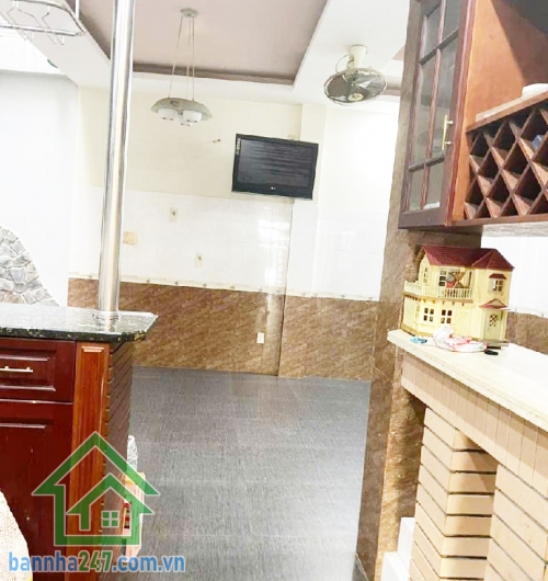 CHỈ 18.9 TỶ – BIỆT THỰ PHỐ NGANG KHỦNG – PHẠM VĂN HAI, P3, TÂN BÌNH DT: 133m² (4.7 x 18m) – Sổ hồng riêng, pháp lý chuẩn. Kết cấu: 3 tầng – 4PN – 4WC. Nhà chính chủ lâu năm.