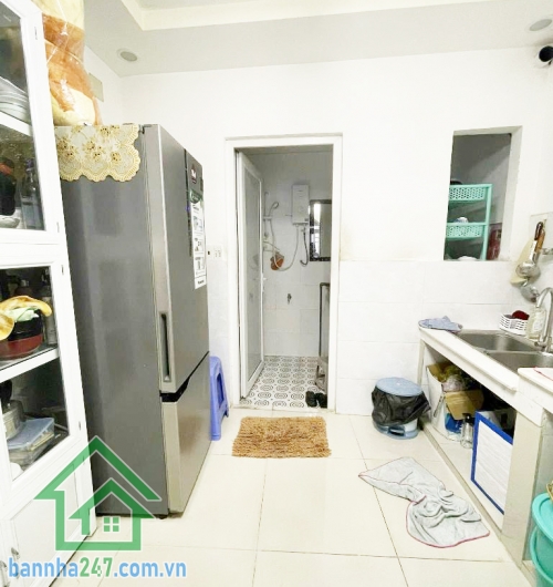 CHỈ 5.2 TỶ – NHÀ 3 TẦNG ĐÚC BTCT – 4PN – VÀO Ở NGAY Kết cấu: 3 tầng – 4 phòng ngủ – 3WC, thiết kế thoáng mát, công năng đầy đủ, nhà còn rất mới chỉ việc xách va li vào ở. 