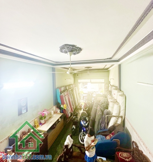 16.5 TỶ – MẶT TIỀN ĐƯỜNG 12M – KHU VIP BÀU CÁT, TÂN BÌNH -  5PN  - 4WC   DT: 71m² (4x18m), ngang đẹp chuẩn phong thủy. Kết cấu 4 tầng: trệt, 2 lầu, sân thượng.
