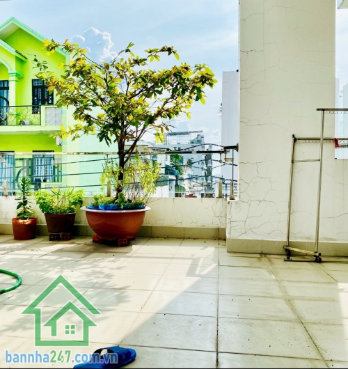 NHỈNH 7 TỶ – MẶT TIỀN ĐƯỜNG SỐ 12 – BÌNH TÂN GIÁP TÂN PHÚ – 100M² – 4 TẦNG – 4PN – NỞ HẬU TÀI LỘC Diện tích: 4,7m nở hậu 4,9m, dài 20m. Kết cấu: 1 trệt, 2 lầu, sân thượng BTCT chắc chắn. Gồm sân để ô tô, phòng khách, 4PN có WC khép kín, phòng thờ, giếng t