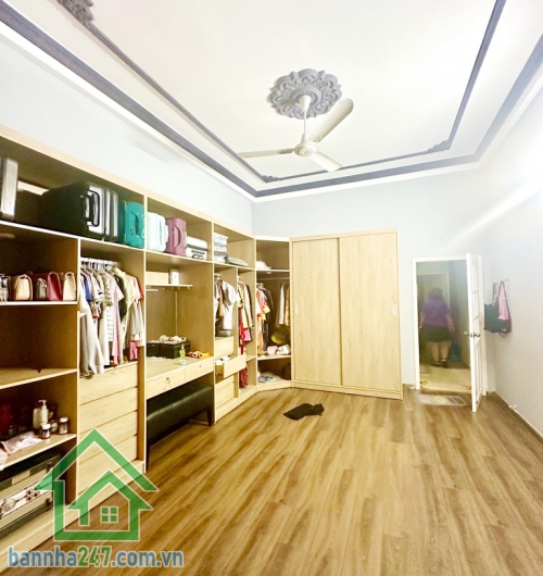 16.5 TỶ – MẶT TIỀN ĐƯỜNG 12M – KHU VIP BÀU CÁT, TÂN BÌNH -  5PN  - 4WC   DT: 71m² (4x18m), ngang đẹp chuẩn phong thủy. Kết cấu 4 tầng: trệt, 2 lầu, sân thượng.