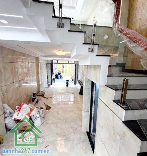 HẺM XE TẢI 7M THÔNG - GẦN BỐN XÃ GIÁP TÂN PHÚ – DT: 64m² (4.2 x 15)m – 6 TẦNG KIÊN CỐ - 5 PN – 5 WC - CHỈ 8,7 TỶ  Nhà cao tầng hiếm – full nội thất – khu VIP Hương Lộ 2!