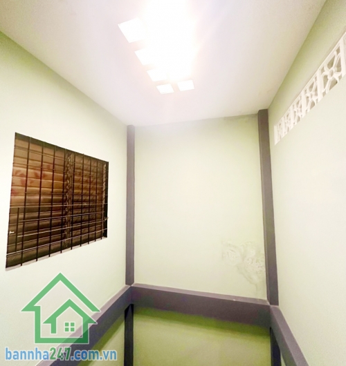 16.5 TỶ – MẶT TIỀN ĐƯỜNG 12M – KHU VIP BÀU CÁT, TÂN BÌNH -  5PN  - 4WC   DT: 71m² (4x18m), ngang đẹp chuẩn phong thủy. Kết cấu 4 tầng: trệt, 2 lầu, sân thượng.