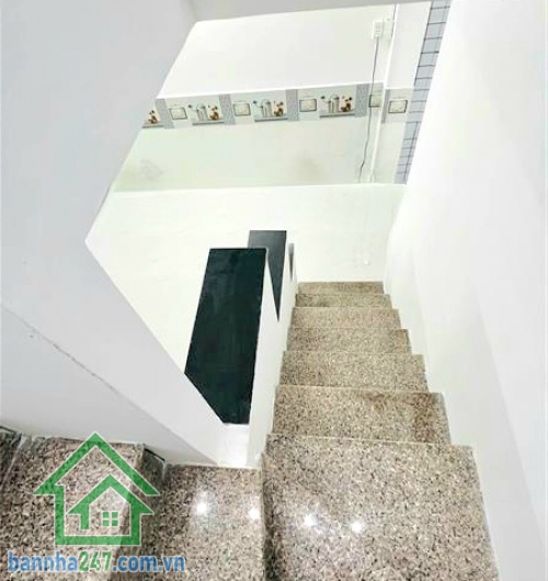 CHỈ 4,4 TỶ – HẺM 3 GÁC – GẦN TRƯỜNG CHINH – 43m² (4×11) – 2 TẦNG BTCT  Kết cấu: 1 trệt – 1 lầu đúc BTCT kiên cố. Diện tích: 4×11m – công năng đầy đủ. Hẻm sạch sẽ, gần đường xe tải. Gần Trường Chinh – Cộng Hòa – Nguyễn Văn Săng – Lũy Bán Bích, thuận tiện d
