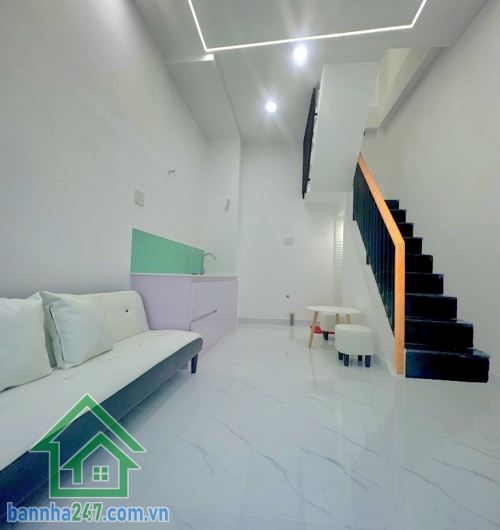 CHỈ 3 TỶ – NHÀ MỚI 3 TẦNG - DT: 18M2 – Ô TÔ ĐỖ CỬA – NGAY LUỸ BÁN BÍCH – TÔ HIỆU – HOÀ BÌNH - 2PN - 3WC * Kết cấu: 1 trệt 2 lầu, 2PN, 3 WC, nhà mới tinh, chỉ việc xách va li vào ở.