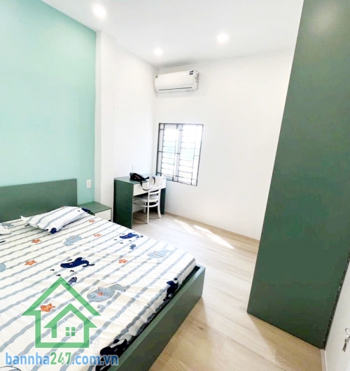 CHỈ 2,65 TỶ – CĂN HỘ BÀU CÁT – MẶT TIỀN ĐỒNG ĐEN Trung tâm khu Bàu Cát – Tân Bình Diện tích: 40m² (4 x 10) Căn góc cực thoáng, đón gió & ánh sáng tự nhiên 2  phòng ngủ (PN master) – bố trí hợp lý, ở rất sướng