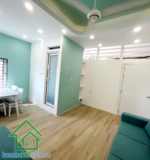 CHỈ 2,65 TỶ – CĂN HỘ BÀU CÁT – MẶT TIỀN ĐỒNG ĐEN Trung tâm khu Bàu Cát – Tân Bình Diện tích: 40m² (4 x 10) Căn góc cực thoáng, đón gió & ánh sáng tự nhiên 2  phòng ngủ (PN master) – bố trí hợp lý, ở rất sướng