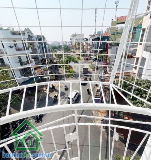 CHỈ 2,65 TỶ – CĂN HỘ BÀU CÁT – MẶT TIỀN ĐỒNG ĐEN Trung tâm khu Bàu Cát – Tân Bình Diện tích: 40m² (4 x 10) Căn góc cực thoáng, đón gió & ánh sáng tự nhiên 2  phòng ngủ (PN master) – bố trí hợp lý, ở rất sướng