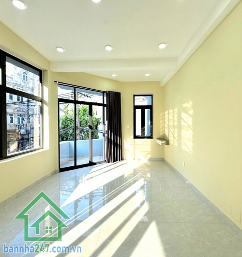 CHỈ 17,6 TỶ - TÒA NHÀ MẶT PHỐ NI SƯ HUỲNH LIÊN – LÔ GÓC – 6 TẦNG – THANG MÁY LỚN - DT 50M² (4 x 12,5) – VUÔNG A4 – KHÔNG LỘ GIỚI – DÒNG TIỀN 30TR/THÁNG 