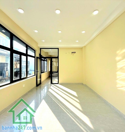 CHỈ 17,6 TỶ - TÒA NHÀ MẶT PHỐ NI SƯ HUỲNH LIÊN – LÔ GÓC – 6 TẦNG – THANG MÁY LỚN - DT 50M² (4 x 12,5) – VUÔNG A4 – KHÔNG LỘ GIỚI – DÒNG TIỀN 30TR/THÁNG 