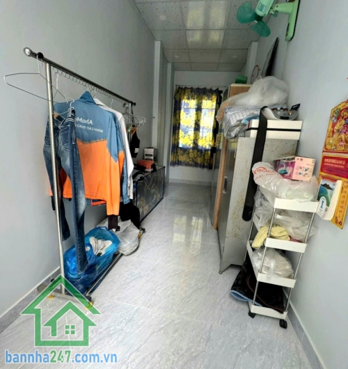 CHỈ 3,7 TỶ – NHÀ MỚI Ở NGAY – 34M² – 2 TẦNG – 2PN – 2WC – HẺM THÔNG THOÁNG Kết cấu: 1 trệt 1 lầu, 2 phòng ngủ, 2 WC (có thể làm thêm 1PN).  Nhà mới đẹp, chỉ việc vào ở.