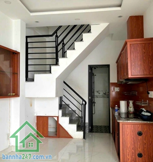 CHỈ 4,3 TỶ – NHÀ 3 TẦNG CMT8 – TRUNG TÂM QUẬN 10 – DT: 27M² (DTSD: 81M²) - HẺM THÔNG – SỔ RIÊNG - 2PN, 2WC DT: 27m² (4,5 x 7m) Kết cấu: 1 trệt, 2 lầu – 2PN, 2WC.