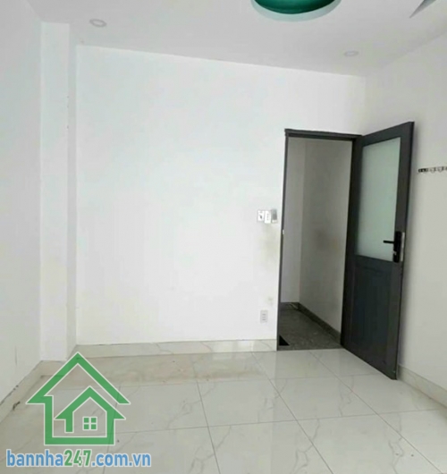 CHỈ 4,3 TỶ – NHÀ 3 TẦNG CMT8 – TRUNG TÂM QUẬN 10 – DT: 27M² (DTSD: 81M²) - HẺM THÔNG – SỔ RIÊNG - 2PN, 2WC DT: 27m² (4,5 x 7m) Kết cấu: 1 trệt, 2 lầu – 2PN, 2WC.