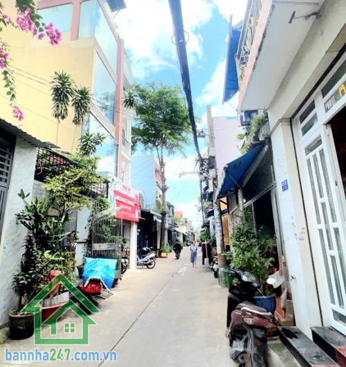 CHỈ 6,3 TỶ – NHÀ MỚI 4 TẦNG – DT 50M² – HXH THÔNG LÔ TƯ, BÌNH TÂN - 4PN – 3WC DT: 4 x 12,5m (50m²) Kết cấu: 1 trệt 3 lầu – BTCT vững chắc 4PN – 3WC – phòng thờ...