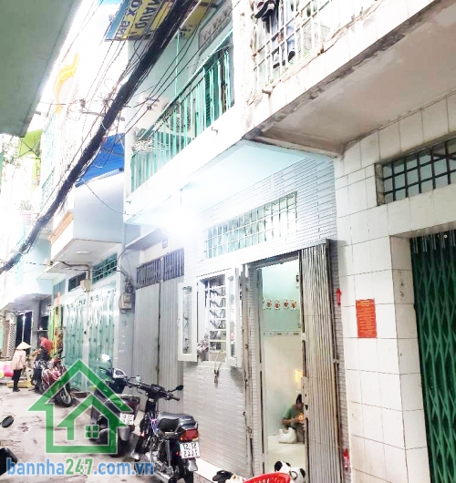 CHỈ HƠN 3 TỶ – NHÀ 2 TẦNG LẠC LONG QUÂN, QUẬN 11 – HẺM 4M THÔNG, CÔNG NHẬN ĐỦ Diện tích: 3,25 x 7,25m, sổ hồng riêng, công nhận đủ. Kết cấu: 1 trệt, 1 gác suốt